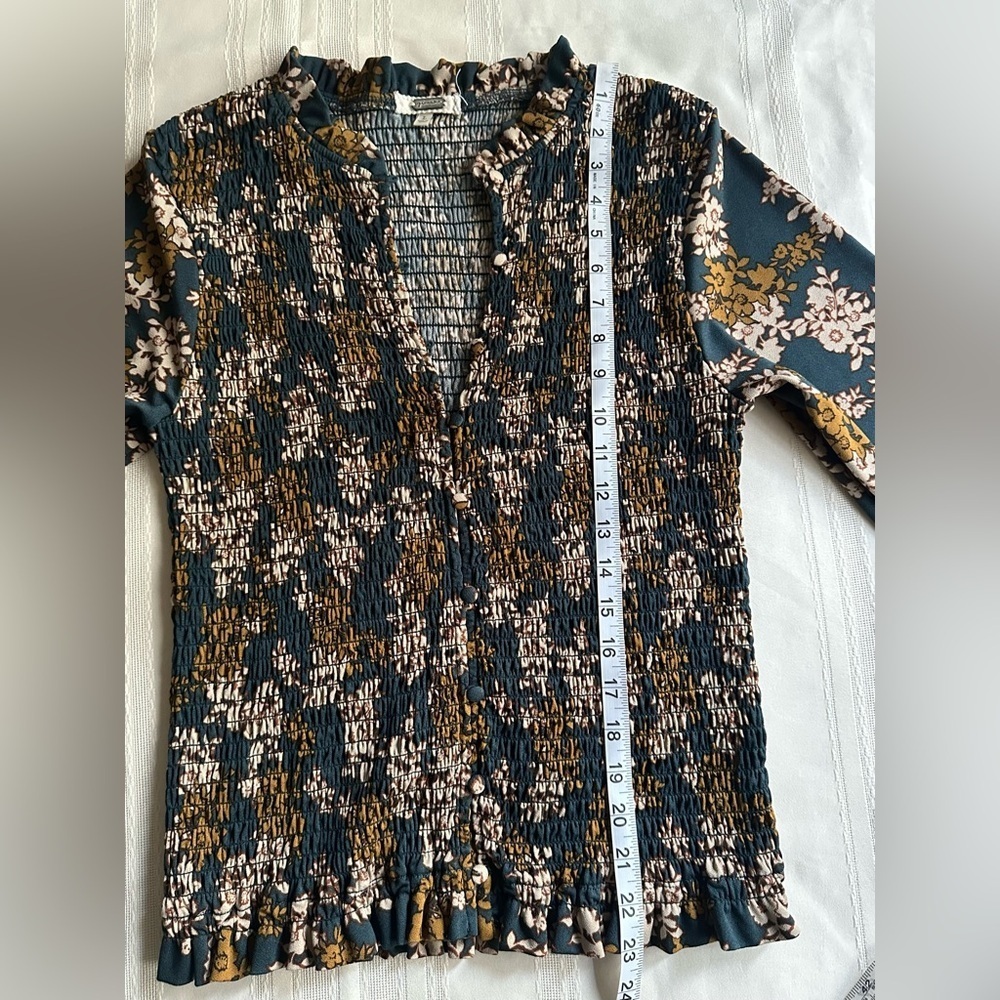 Gimmicks by BKE Floral Smocked Blouse in Teal and Brown - Picture 10 of 16